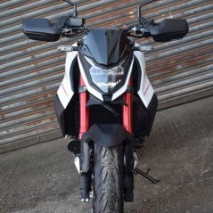 Pyramid Plastics Pyramid Radiator Cheeks | Matte Black | Honda CB 750 Hornet 2022>Current | 21055M | pyr_21055M | euronetbike-net