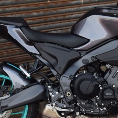 Pyramid Plastics Pyramid Rear Infill Panels | Matte Black | Yamaha MT-09 2024> | 22147M | pyr_22147M | euronetbike-net