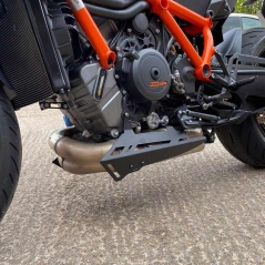 Pyramid Plastics parts Pyramid Plastics Exhaust Cheeks | Matte Black | KTM 1290 Superduke R 2020> | 29900M | pyr_29900M | euronetbike-net