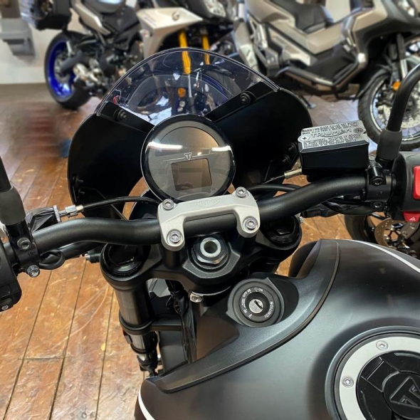 Pyramid Plastics parts Pyramid Fly Screen | Sapphire Black Scheme | Triumph Trident 660 2021> | 26660E | pyr_26660E | euronetbike-net