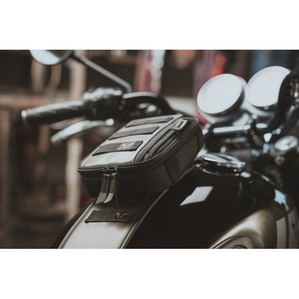 SW-Motech SW-Motech Legend Gear Tank belt set. Triumph-models (15). With additional bag LA2. | BC.TRS.11.667.50200 | sw_BC_TRS_11_667_50200 | euronetbike-net