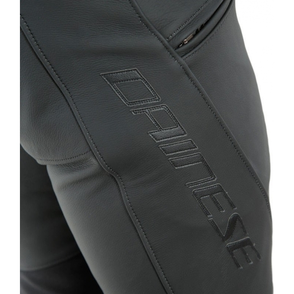 Dainese wear Dainese PONY 3 LEATHER PANTS, BLACK-MATT, Size 44 | 201553711076008 | dai_201553711-076_44 | euronetbike-net Dainese wear Dainese PONY 3 LEATHER PANTS, BLACK-MATT, Size 44 | 201553711076008 | dai_201553711-076_44 | euronetbike-net