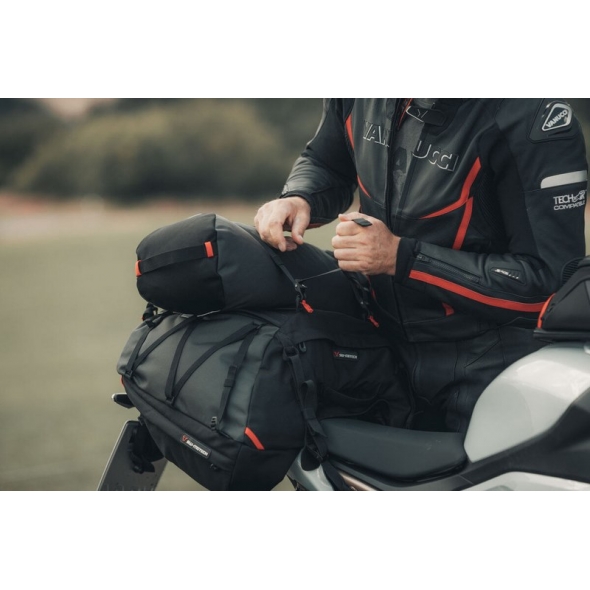 SW-Motech SW-Motech PRO Tentbag tail bag. 1680D Ballistic Nylon. Black/Anthracite. 18 l | BC.HTA.00.350.30000 | sw_BC_HTA_00_350_30000 | euronetbike-net SW-Motech SW-Motech PRO Tentbag tail bag. 1680D Ballistic Nylon. Black/Anthracite. 18 l | BC.HTA.00.350.30000 | sw_BC_HTA_00_350_30000 | euronetbike-net