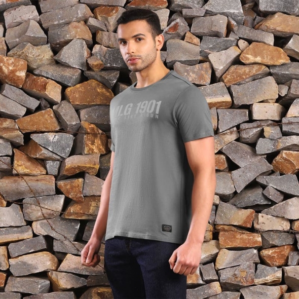 Genuine Apparel ROYAL ENFIELD Royal Enfield Mlg Iconic T-Shirts - Charcoal | re_RLATSS231599 | euronetbike-net Genuine Apparel ROYAL ENFIELD Royal Enfield Mlg Iconic T-Shirts - Charcoal | re_RLATSS231599 | euronetbike-net