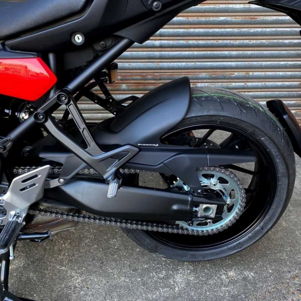 Pyramid Plastics parts Pyramid Hugger | Matte Black | Yamaha Tracer 9 2021> | 072453M | pyr_072453M | euronetbike-net