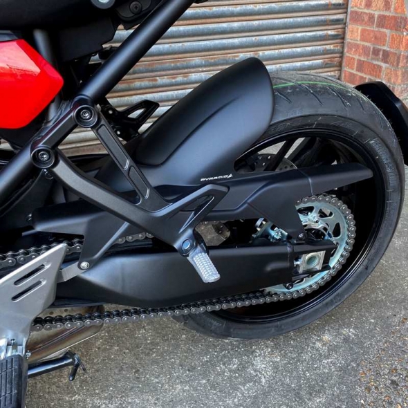 Pyramid Plastics parts Pyramid Hugger | Matte Black | Yamaha Tracer 9 2021> | 072453M | pyr_072453M | euronetbike-net