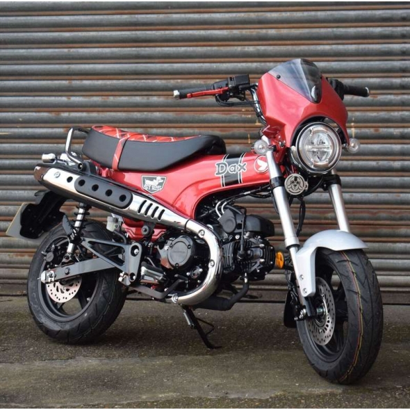 Pyramid Plastics Pyramid Fly Screen | Pearl Nebula Red | Honda ST125 Dax 2023>Current | 21290R | pyr_21290R | euronetbike-net