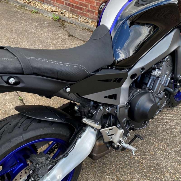 Pyramid Plastics Pyramid Aluminium Infill Panels | Matte Black | Yamaha MT-09 2021>2023 | 22144M | pyr_22144M | euronetbike-net