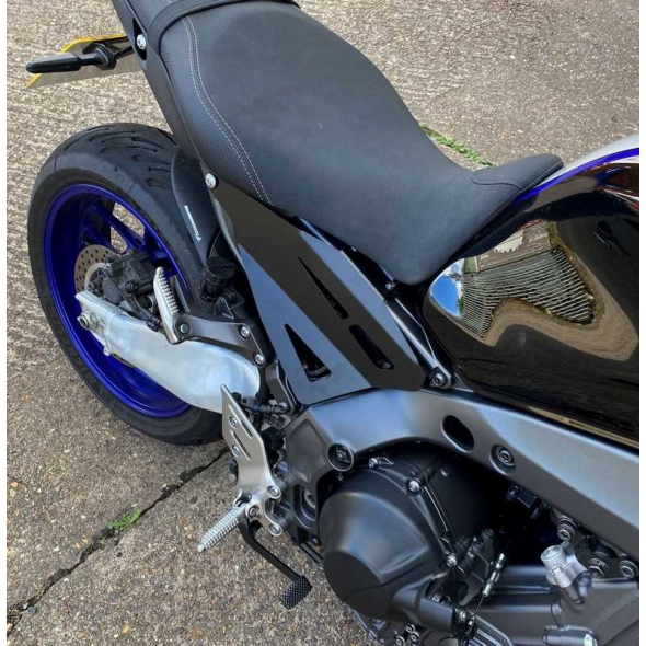Pyramid Plastics Pyramid Aluminium Infill Panels | Matte Black | Yamaha MT-09 2021>2023 | 22144M | pyr_22144M | euronetbike-net