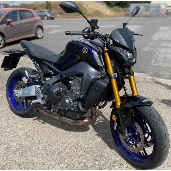 Pyramid Plastics Pyramid Fly Screen | Carbon Look | Yamaha MT-09 2021>2023 | 22160X | pyr_22160X | euronetbike-net