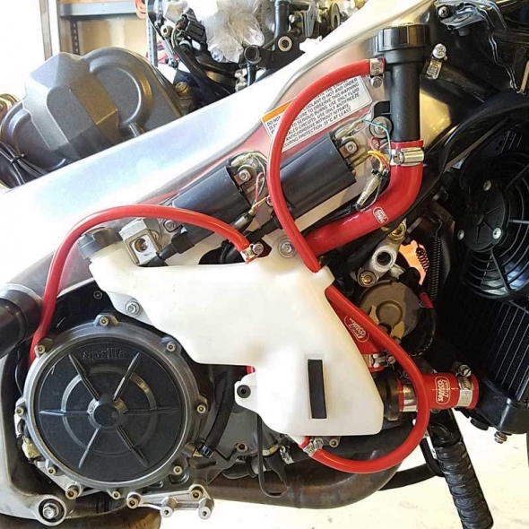 SAMCO SPORT Samco Sport Silicone Radiator Coolant Hose Kit Red, Aprilia RSV 1000 Mille 1998 - 2003 8 Piece | APR-1-RD | samco_APR-1-RD | euronetbike-net SAMCO SPORT Samco Sport Silicone Radiator Coolant Hose Kit Red, Aprilia RSV 1000 Mille 1998 - 2003 8 Piece | APR-1-RD | samco_APR-1-RD | euronetbike-net