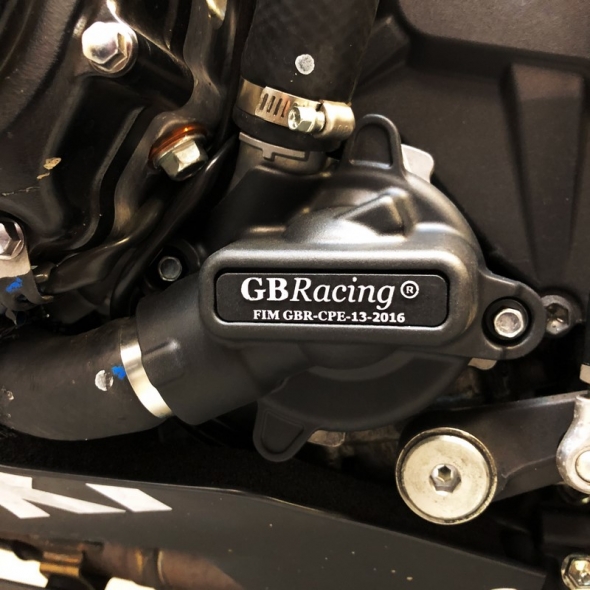 GBRacing GBRacing Water Pump Cover | EC-GSXR1000-L7-5-GBR | gbr_EC-GSXR1000-L7-5-GBR | euronetbike-net